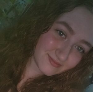 Meet your Posher, Hilary